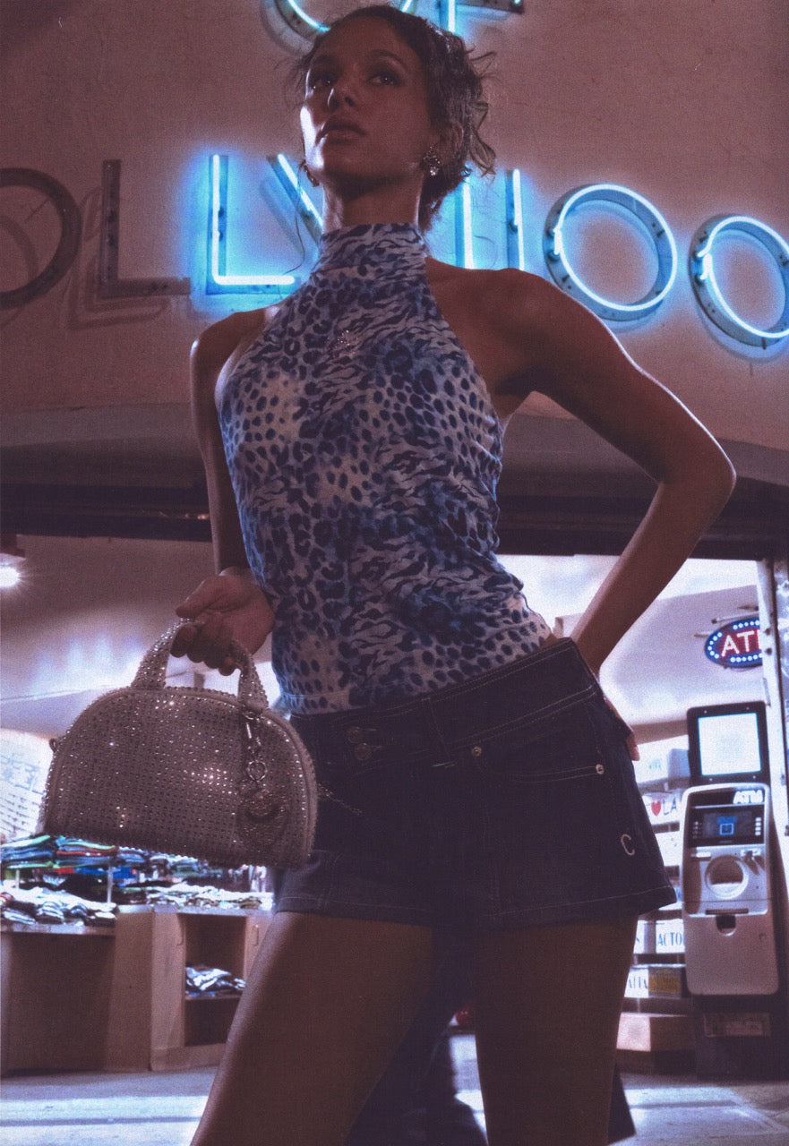 MID WASH CREST BOOTY DENIM SHORTS