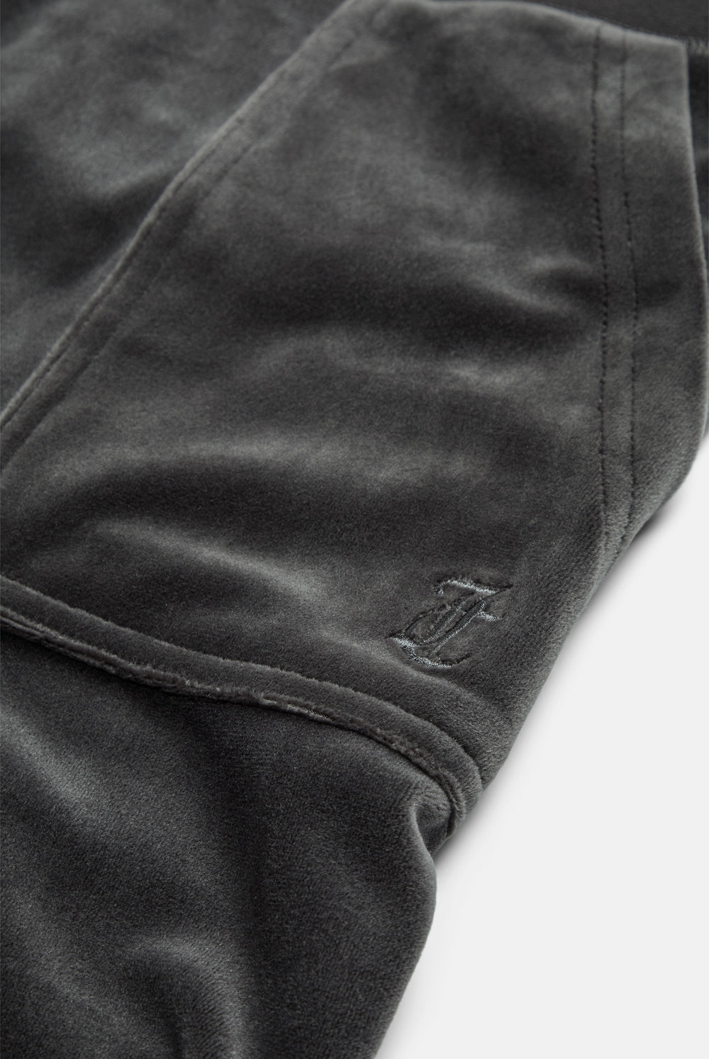 Displays the Raven / Gunmetal 'Juicy' branded Classic Velour Del Ray Pocketed Bottoms featuring the details on the juicy branding 