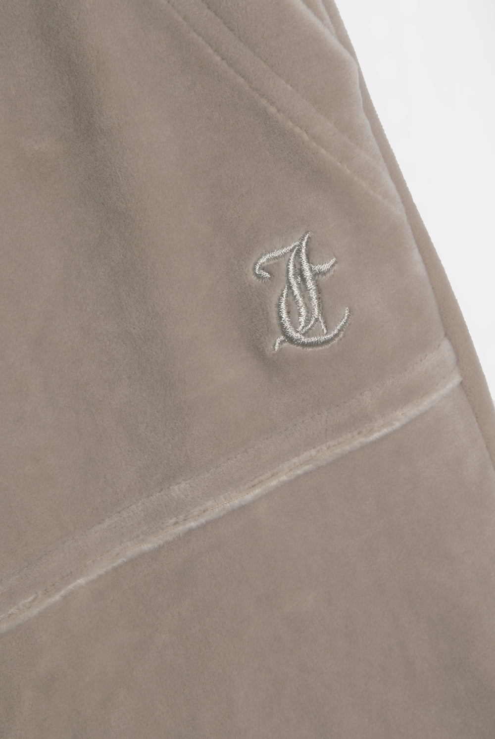 Displays the String 'Juicy' branded classic velour del ray pocketed bottoms featuring the juicy couture logo