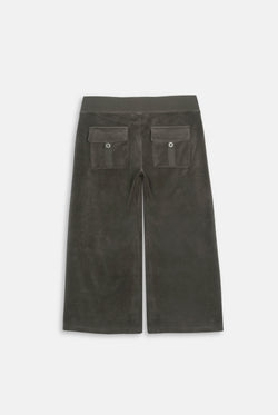 Displays the Raven 'Juicy' branded OG straight pocketed capri pants 
