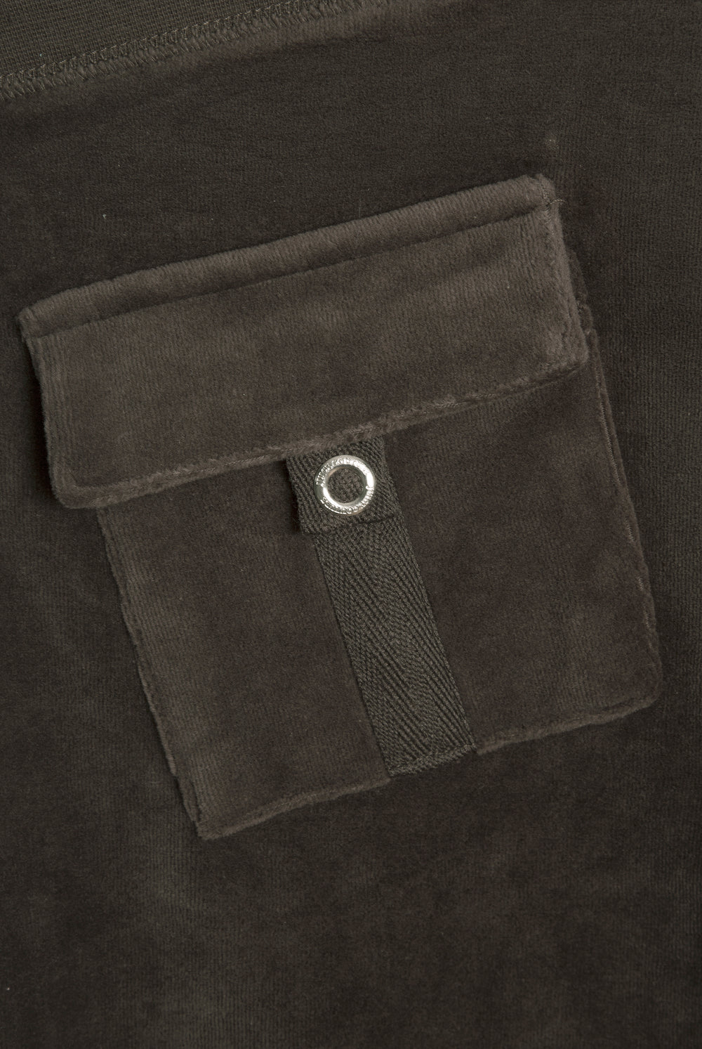 Displays the Raven 'Juicy' branded OG straight pocketed capri pants featuring the details on the pockets