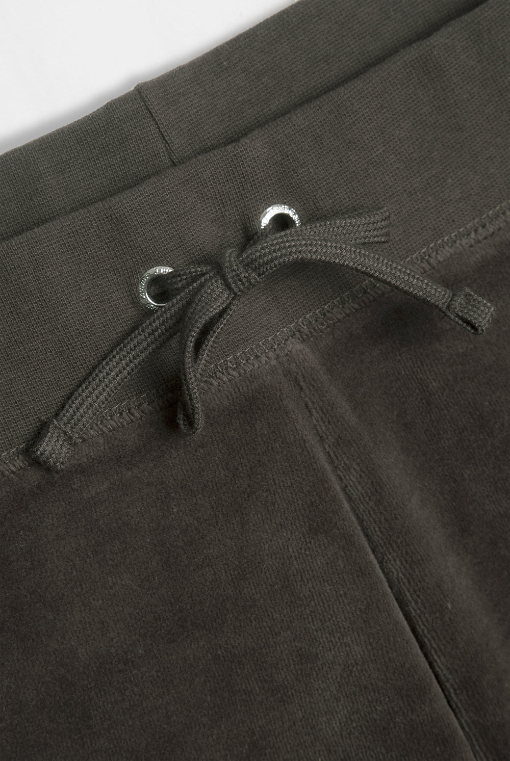 Displays the Raven 'Juicy' branded OG straight pocketed capri pants featuring the details