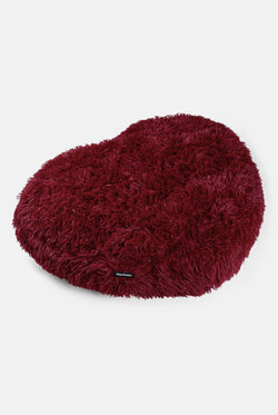 Displays the Winetasting 'Juicy' branded Fluffy Heart Pet Bed