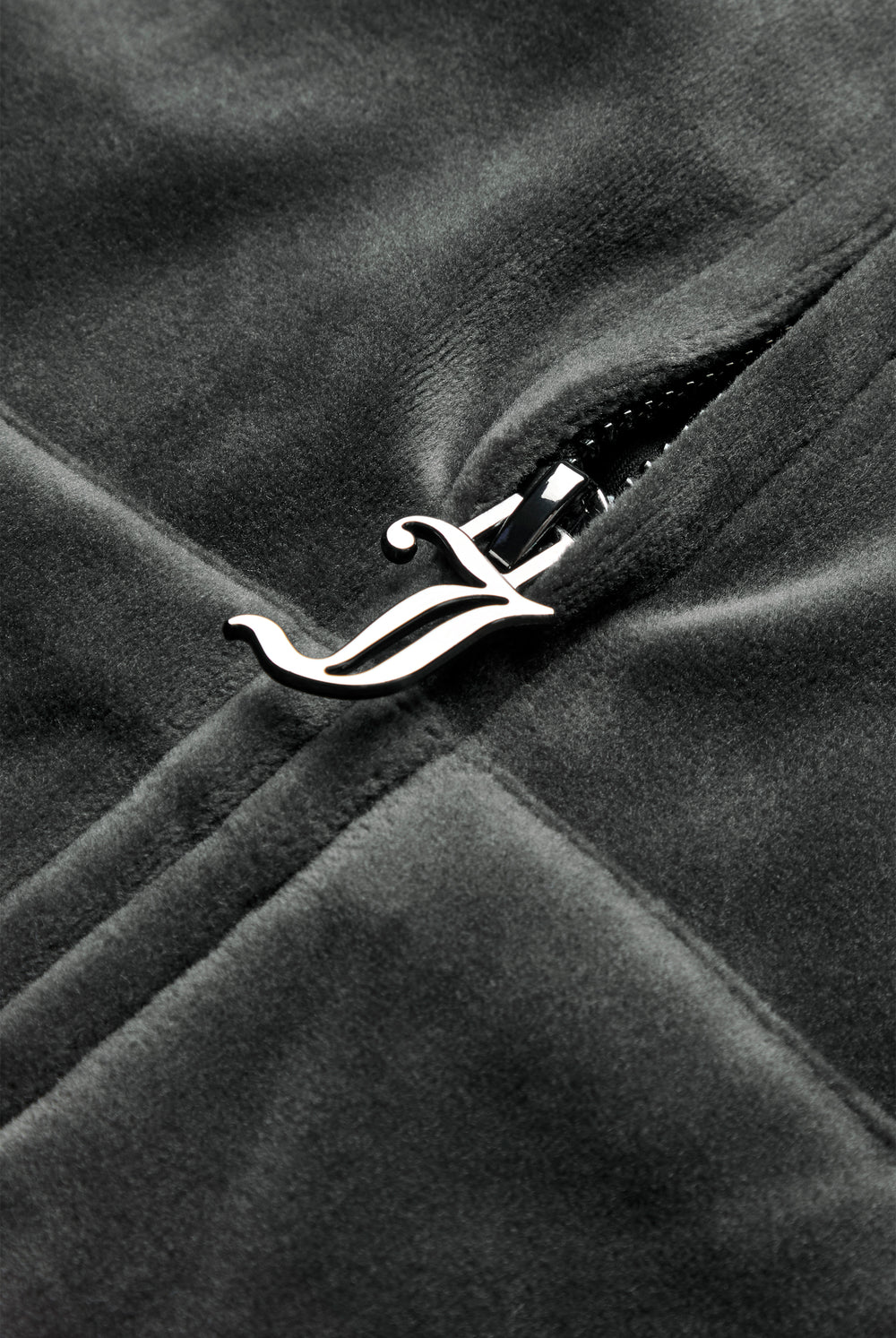 Displays the Raven / Gunmetal 'Juicy' branded Classic Velour Robertson Hoodie featuring the details the branding on the zip