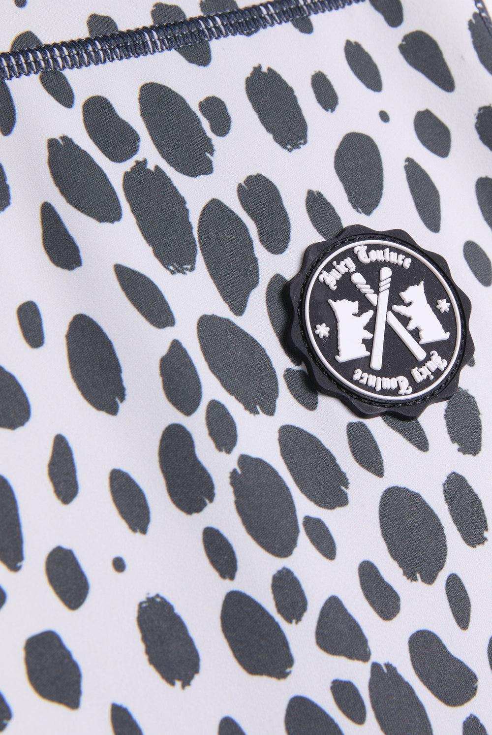 Displays a model wearing the ski snow leopard 'juicy' branded leggings featuring the juicy logo