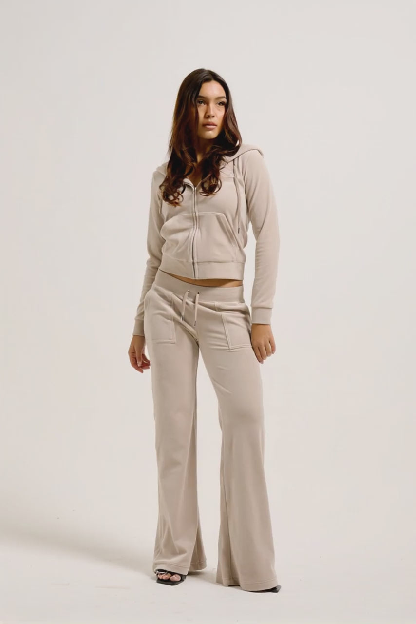 STRING CLASSIC VELOUR DEL RAY POCKETED BOTTOMS - AI generated video - AI Generated