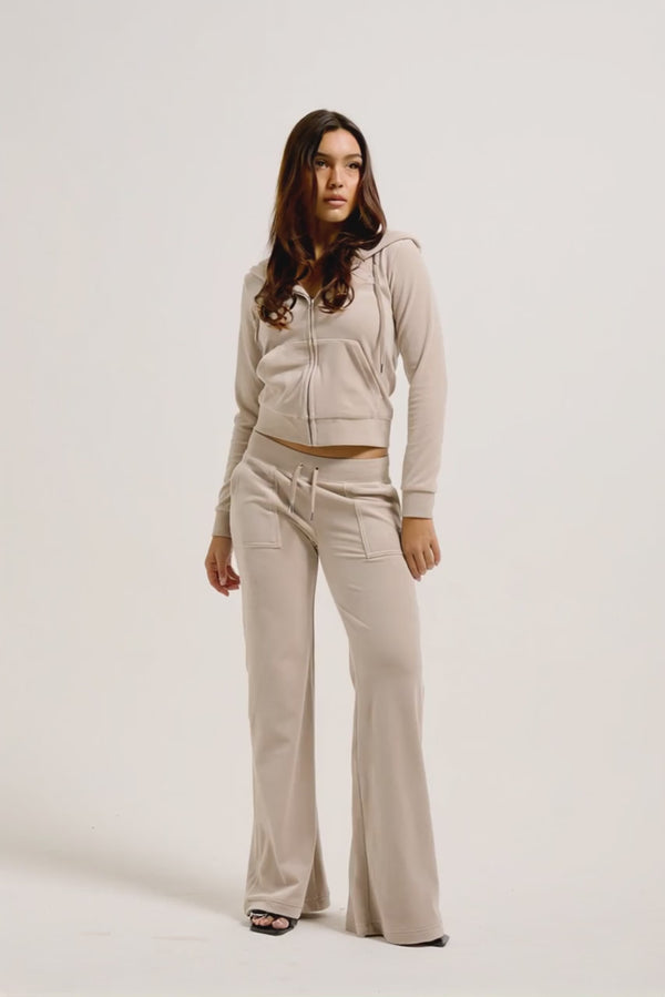 STRING CLASSIC VELOUR DEL RAY POCKETED BOTTOMS - AI generated video - AI Generated